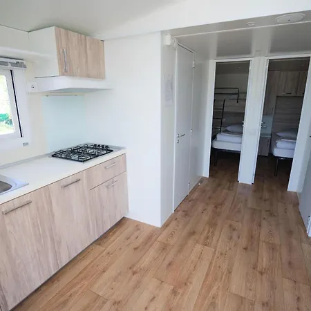 Holiday home Mobile In Near Pebble *